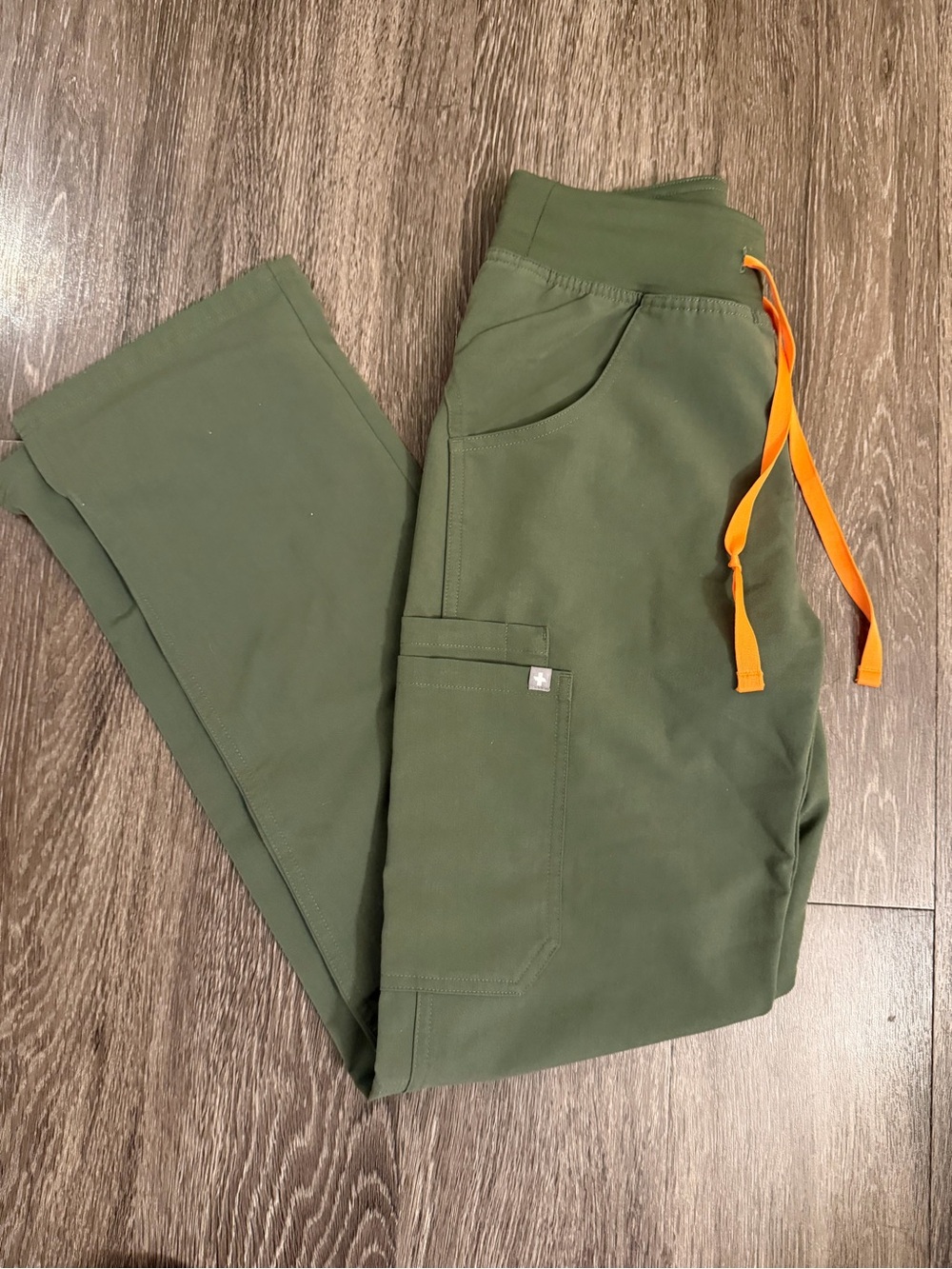 Figs olive straight leg scrub pants